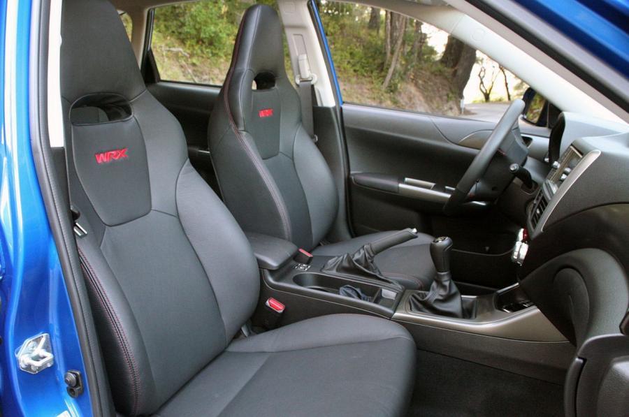  Subaru Impreza WRX 2011 года  (фото 16 из 39)